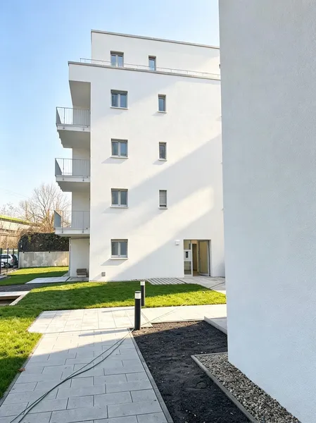 Erstbezug in Berlin-Mitte! Modernes, voll möbliertes Studio mit Balkon — photo 1